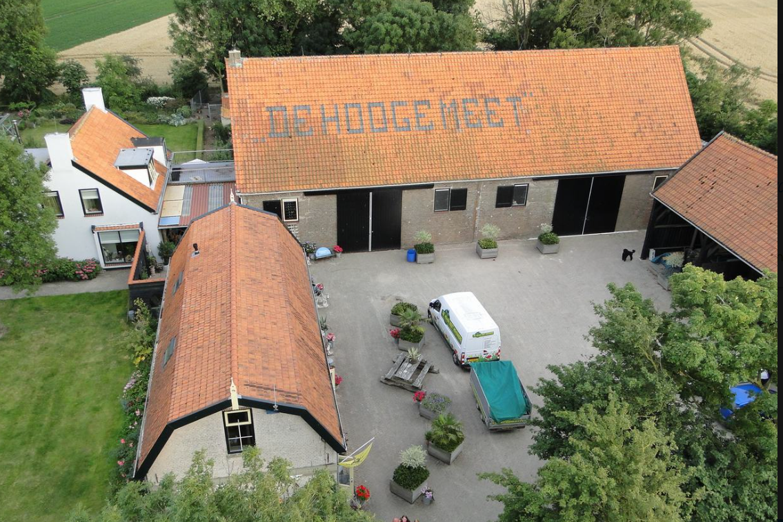 Modern verwarmd sanitair in wagenschuur